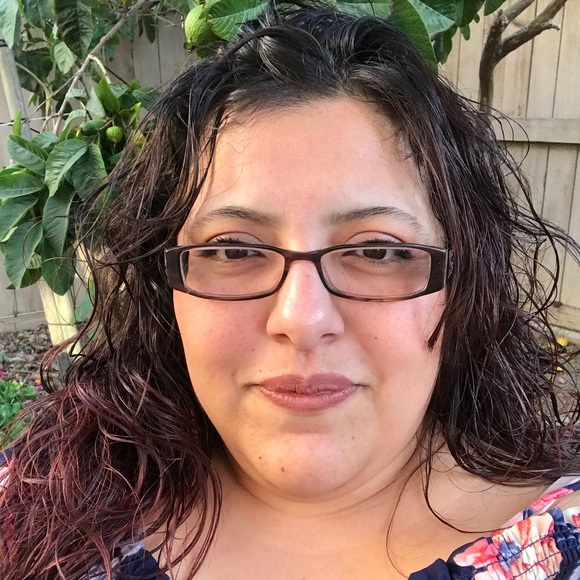 Meet your Posher, Lorena - Picture 1 of 1